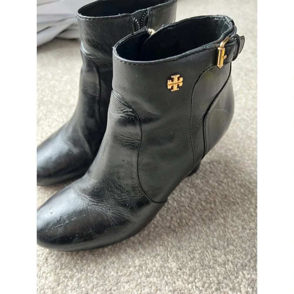 Tory Burch Black Leather Wedge Ankle Boots Gold Logo Booties 7M 31138375‎